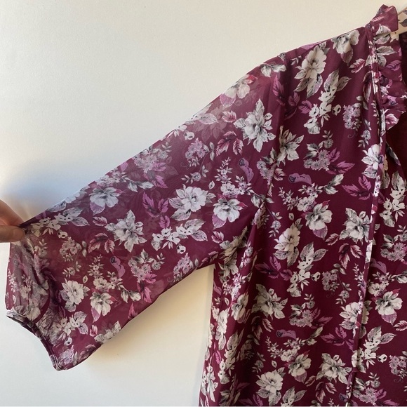 SKIES ARE BLUE Burgundy Floral Blouse! Medium - Picture 4 of 7